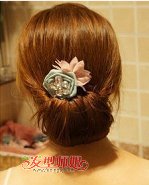 韩式包包头扎法步骤 简单盘发包包头图解