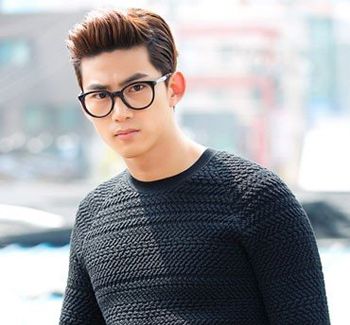 瘦脸男生适合的发型 男生瘦脸戴眼镜适合什么
