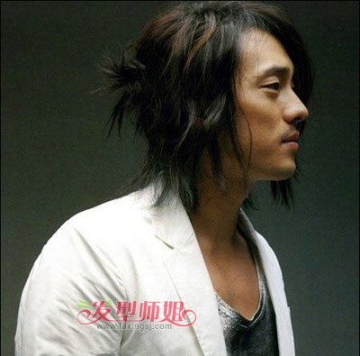 怎么扎韩式男生的长发 韩版男长发后绑(2)_发型师姐