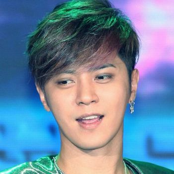 染什么颜色的头发会显得人白可爱 男生挑染发