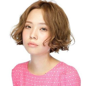 2015年最新短发发型设计 小眼睛女学生短发发