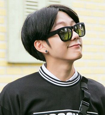 学生瓜子脸发型设计 清新凉爽酷酷的男生短发发型图片