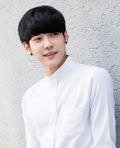 <em>男孩椭圆形脸</em>适合什么发型 适合椭圆脸的<em>男生</em>