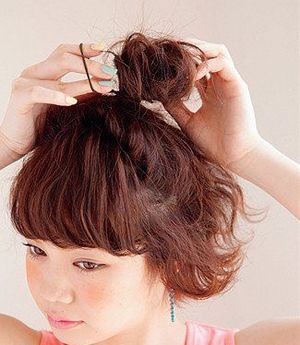 头发比较短怎么盘花苞头好看 头发短怎么梳花苞头