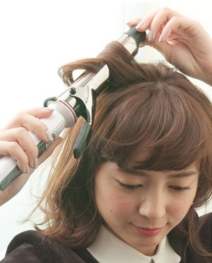 <em>长</em>方脸<em>梳什么发型好看</em> 四方<em>脸</em>女生梳发型教程