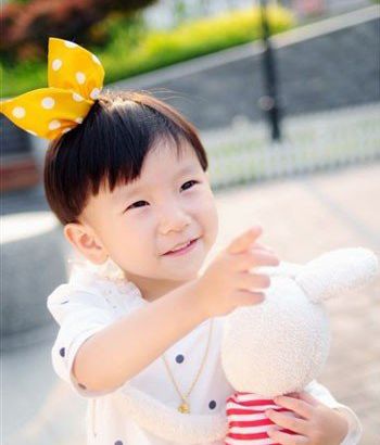 宝宝蘑菇头短发怎么留起来 齐刘海蘑菇头短发