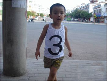 韩版男童<em>发型</em> 小男童<em>平头发型</em>图片(4)_发型师姐