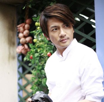 斜<em>刘海</em>男<em>怎么吹头发</em>才能蓬松 男生斜<em>刘海</em>发型