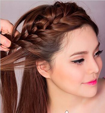 发型diy 编发 ></p></a>> 女孩甜美编织发型 唯美发型简单编法图解(2)  2015