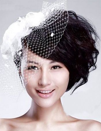 圆脸短发新娘盘发发型