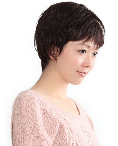 发型设计 短发 >> 怎么烫中年妇女超短卷发 中年女士短烫发图片(2)图片