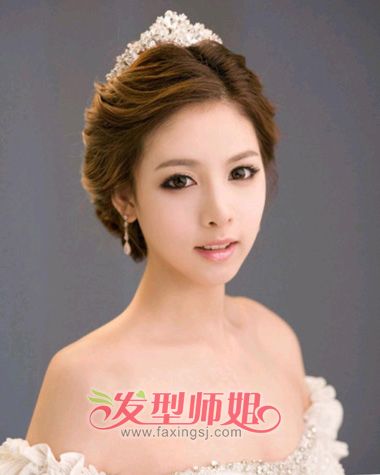长形脸的新娘盘什么头型 适合小长脸的盘发