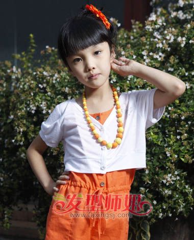 女孩的长发怎么盘起来 长发小女孩的简单盘头