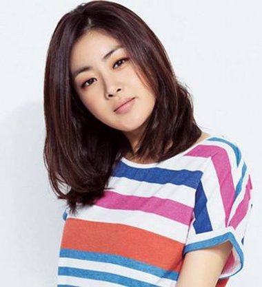 女生偏分中长发烫发发型