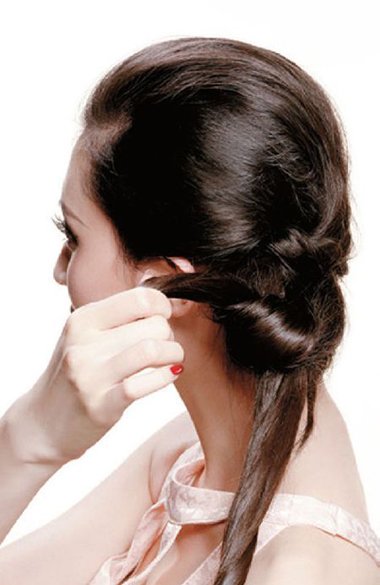 女生扎辫子不用皮筋发型 扎时尚马尾辫设计