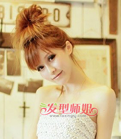 长直发如何盘花苞头 长直发花苞头扎法