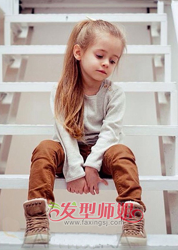 宝宝可爱女孩发型 可爱头顶梳辫子的发型