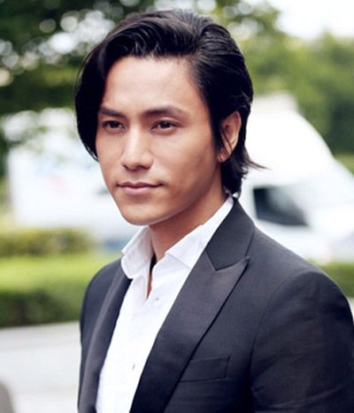 男生斜刘海梳发长发发式男生长发发型,造型师的可发挥空间更大,可以