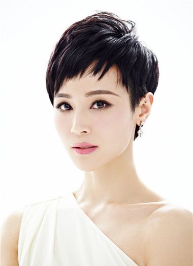 斜刘海超短发纹理烫发型