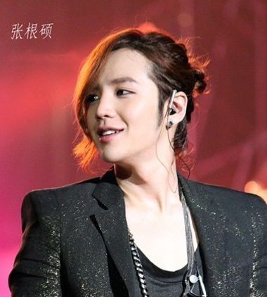 上初中让理斜刘海发型吗 初中生斜刘海发型(2)