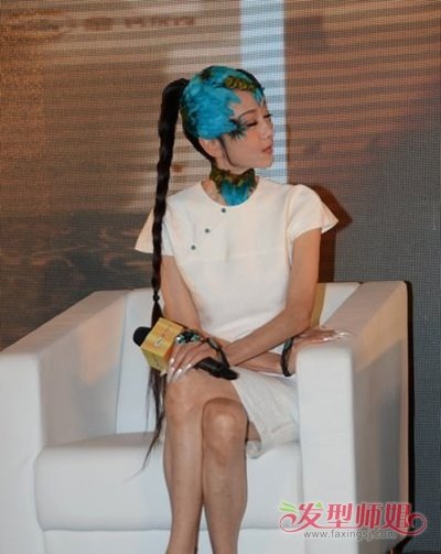 杨丽萍宝刀未老再演孔雀 杨丽萍民族风造型与发型搭配