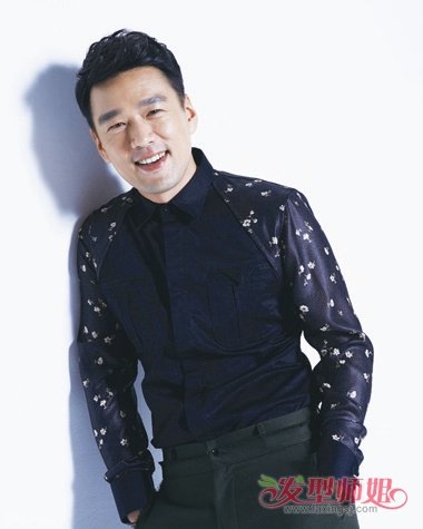 王耀庆的没有刘海短发设计星味十足的帅气发型打造3