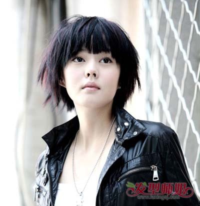 刘一含短发背头霸气干练 刘一含示范女人味发型(2)
